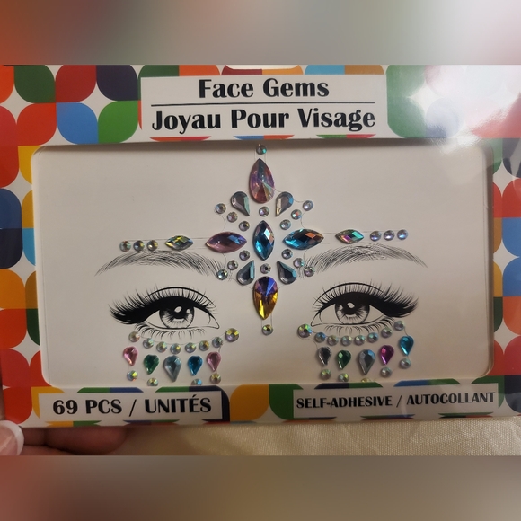 Face Gems & Jeweled Eyelashes - Picture 2 of 13